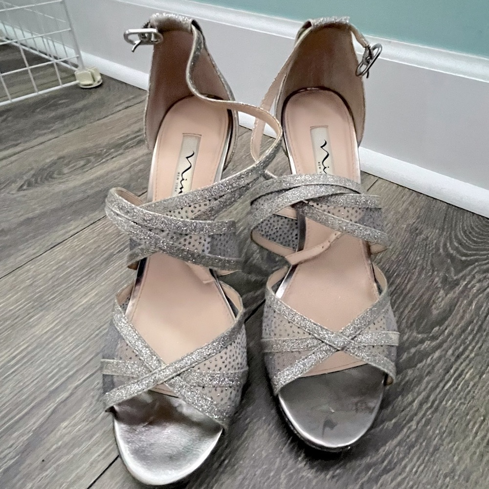 Nina sparkle shimmer glitter silver platform sandal heel size 9.5